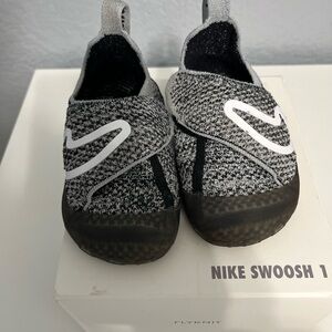 Nike Swoosh 1 - Black and Gray